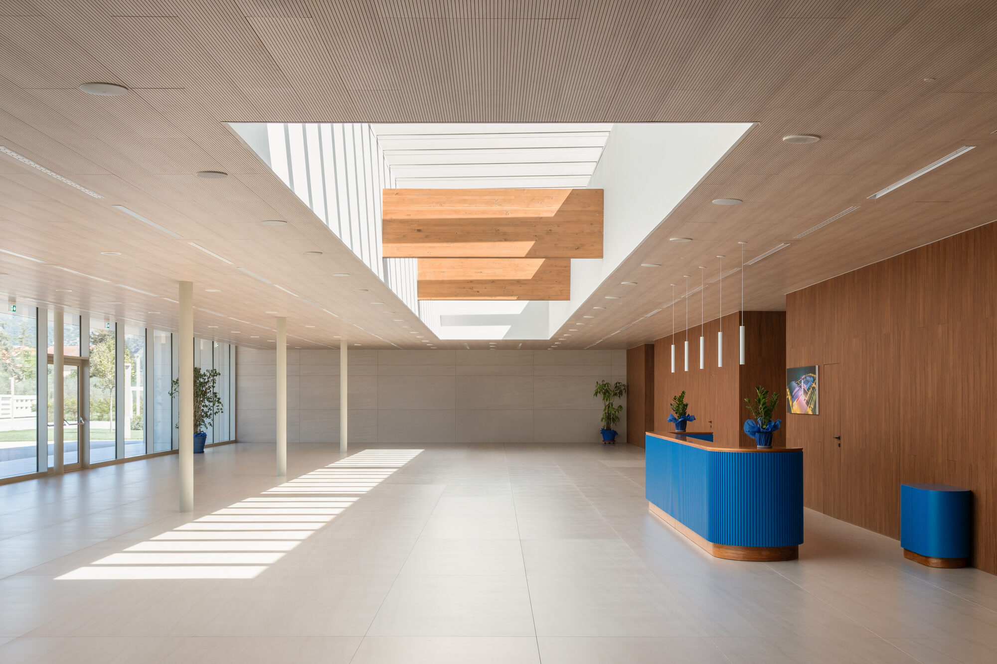 Il foyer illuminato dai lucernari